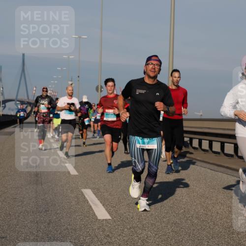 03.10.2025 - Köhlbrandbrückenlauf Fabian Wolf http://msf.ph/oto/9031060 03.10.2025 09:45:24 Position 3 1075, 3087, 3837 meine-sportfotos.de