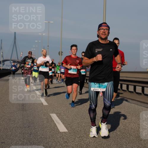 03.10.2025 - Köhlbrandbrückenlauf Fabian Wolf http://msf.ph/oto/9031074 03.10.2025 09:45:24 Position 3 1075, 3087 meine-sportfotos.de