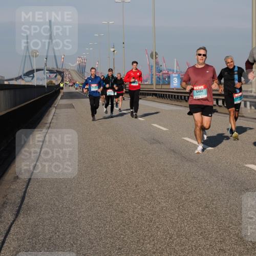 03.10.2025 - Köhlbrandbrückenlauf Fabian Wolf http://msf.ph/oto/9031218 03.10.2025 09:45:31 Position 3 3, 1411, 1237, 2710 meine-sportfotos.de