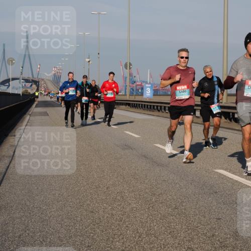 03.10.2025 - Köhlbrandbrückenlauf Fabian Wolf http://msf.ph/oto/9031223 03.10.2025 09:45:31 Position 3 3, 1411, 1237 meine-sportfotos.de