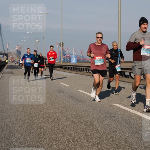 03.10.2025 - Köhlbrandbrückenlauf Fabian Wolf http://msf.ph/oto/9031228 03.10.2025 09:45:31 Position 3 3, 1411, 1237 meine-sportfotos.de