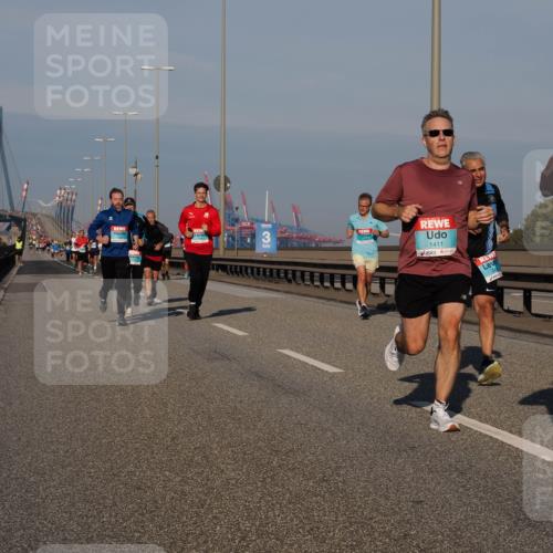 03.10.2025 - Köhlbrandbrückenlauf Fabian Wolf http://msf.ph/oto/9031242 03.10.2025 09:45:32 Position 3 3, 1411, 1237 meine-sportfotos.de