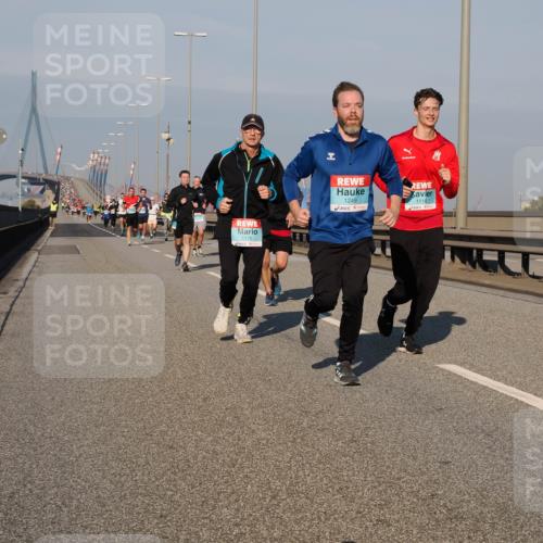 03.10.2025 - Köhlbrandbrückenlauf Fabian Wolf http://msf.ph/oto/9031330 03.10.2025 09:45:35 Position 3 1175, 1249, 1118 meine-sportfotos.de