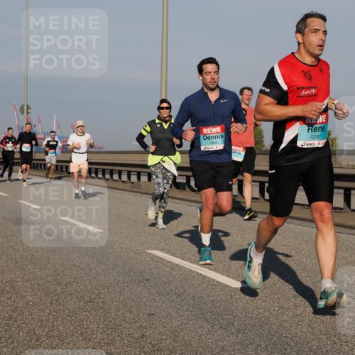 03.10.2025 - Köhlbrandbrückenlauf Fabian Wolf http://msf.ph/oto/9031571 03.10.2025 09:45:48 Position 3 1297, 1405, 1231 meine-sportfotos.de