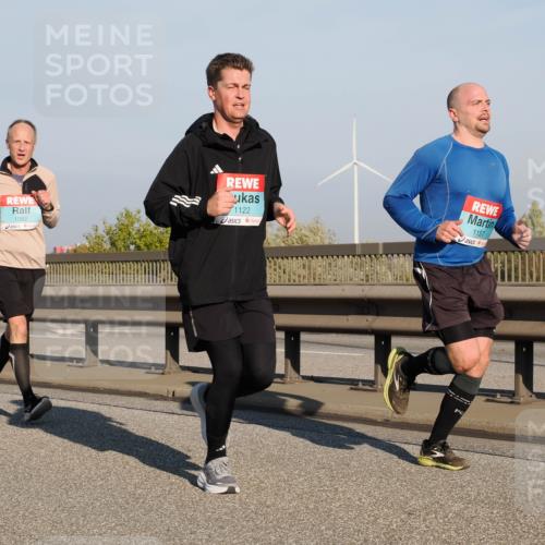 03.10.2025 - Köhlbrandbrückenlauf Fabian Wolf http://msf.ph/oto/9031954 03.10.2025 09:46:11 Position 3 1082, 1122, 1157 meine-sportfotos.de