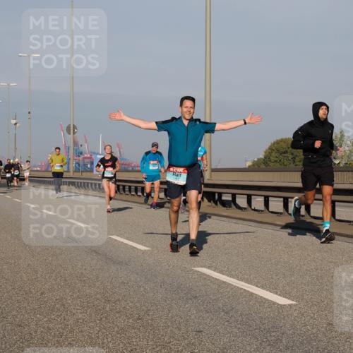 03.10.2025 - Köhlbrandbrückenlauf Fabian Wolf http://msf.ph/oto/9032238 03.10.2025 09:46:25 Position 3 1115 meine-sportfotos.de