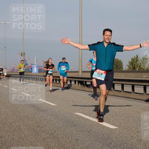 03.10.2025 - Köhlbrandbrückenlauf Fabian Wolf http://msf.ph/oto/9032260 03.10.2025 09:46:26 Position 3 3, 1115 meine-sportfotos.de