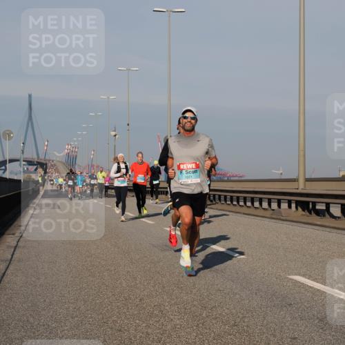 03.10.2025 - Köhlbrandbrückenlauf Fabian Wolf http://msf.ph/oto/9032426 03.10.2025 09:46:36 Position 3 1071 meine-sportfotos.de