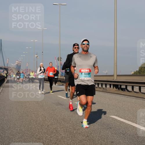 03.10.2025 - Köhlbrandbrückenlauf Fabian Wolf http://msf.ph/oto/9032439 03.10.2025 09:46:36 Position 3 1071 meine-sportfotos.de
