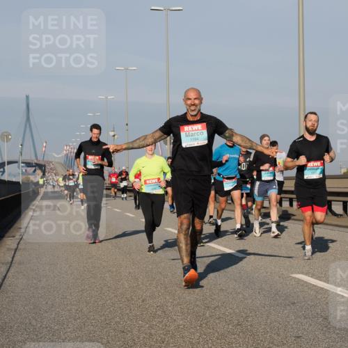 03.10.2025 - Köhlbrandbrückenlauf Fabian Wolf http://msf.ph/oto/9032922 03.10.2025 09:47:02 Position 3 1194, 1602, 1110 meine-sportfotos.de
