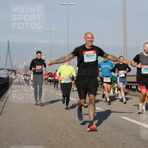 03.10.2025 - Köhlbrandbrückenlauf Fabian Wolf http://msf.ph/oto/9032931 03.10.2025 09:47:03 Position 3 1110, 1194, 299, 1602 meine-sportfotos.de