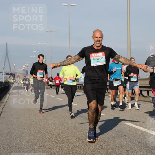 03.10.2025 - Köhlbrandbrückenlauf Fabian Wolf http://msf.ph/oto/9032935 03.10.2025 09:47:03 Position 3 1110, 1194, 1602 meine-sportfotos.de