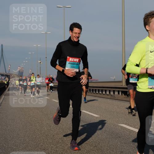 03.10.2025 - Köhlbrandbrückenlauf Fabian Wolf http://msf.ph/oto/9032977 03.10.2025 09:47:05 Position 3 1368, 1146, 1110 meine-sportfotos.de