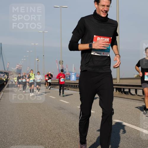 03.10.2025 - Köhlbrandbrückenlauf Fabian Wolf http://msf.ph/oto/9032989 03.10.2025 09:47:06 Position 3 7368, 3041, 10 meine-sportfotos.de