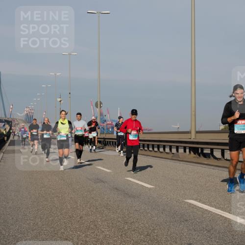 03.10.2025 - Köhlbrandbrückenlauf Fabian Wolf http://msf.ph/oto/9033049 03.10.2025 09:47:09 Position 3 3790, 1 meine-sportfotos.de