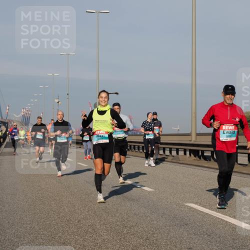 03.10.2025 - Köhlbrandbrückenlauf Fabian Wolf http://msf.ph/oto/9033104 03.10.2025 09:47:11 Position 3 2004, 3454, 3224 meine-sportfotos.de