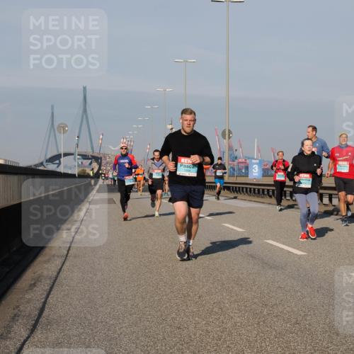 03.10.2025 - Köhlbrandbrückenlauf Fabian Wolf http://msf.ph/oto/9033194 03.10.2025 09:47:16 Position 3 3, 1504, 1130 meine-sportfotos.de