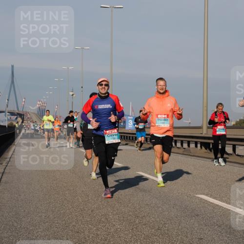 03.10.2025 - Köhlbrandbrückenlauf Fabian Wolf http://msf.ph/oto/9033267 03.10.2025 09:47:19 Position 3 1106, 3, 1292, 1058 meine-sportfotos.de