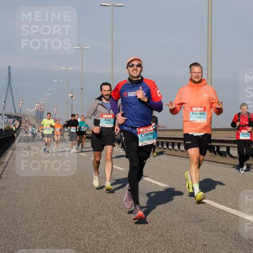 03.10.2025 - Köhlbrandbrückenlauf Fabian Wolf http://msf.ph/oto/9033278 03.10.2025 09:47:20 Position 3 1380, 7, 1106, 1292 meine-sportfotos.de