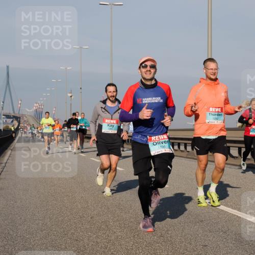 03.10.2025 - Köhlbrandbrückenlauf Fabian Wolf http://msf.ph/oto/9033284 03.10.2025 09:47:20 Position 3 1380, 1292, 1106 meine-sportfotos.de