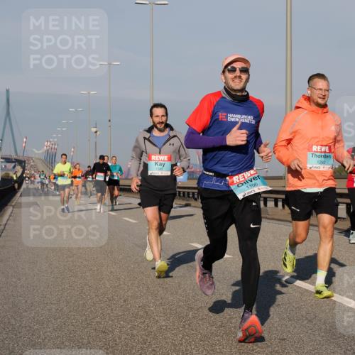 03.10.2025 - Köhlbrandbrückenlauf Fabian Wolf http://msf.ph/oto/9033288 03.10.2025 09:47:20 Position 3 1380, 1106, 1292 meine-sportfotos.de