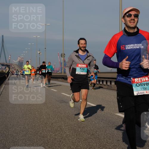 03.10.2025 - Köhlbrandbrückenlauf Fabian Wolf http://msf.ph/oto/9033293 03.10.2025 09:47:21 Position 3 1380, 1106, 1292 meine-sportfotos.de