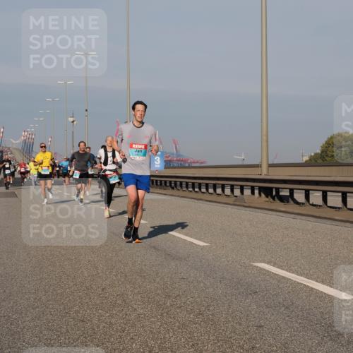 03.10.2025 - Köhlbrandbrückenlauf Fabian Wolf http://msf.ph/oto/9033763 03.10.2025 09:47:46 Position 3 2857, 1225 meine-sportfotos.de