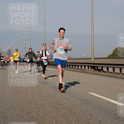 03.10.2025 - Köhlbrandbrückenlauf Fabian Wolf http://msf.ph/oto/9033773 03.10.2025 09:47:47 Position 3 2857 meine-sportfotos.de