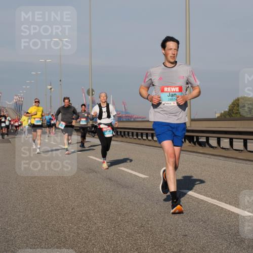 03.10.2025 - Köhlbrandbrückenlauf Fabian Wolf http://msf.ph/oto/9033786 03.10.2025 09:47:47 Position 3 2857 meine-sportfotos.de