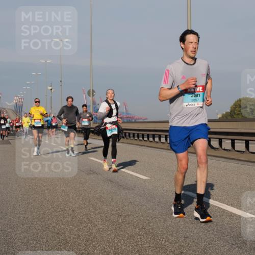 03.10.2025 - Köhlbrandbrückenlauf Fabian Wolf http://msf.ph/oto/9033789 03.10.2025 09:47:48 Position 3 2857 meine-sportfotos.de