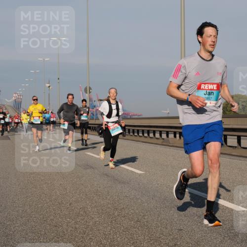 03.10.2025 - Köhlbrandbrückenlauf Fabian Wolf http://msf.ph/oto/9033792 03.10.2025 09:47:48 Position 3 2857 meine-sportfotos.de