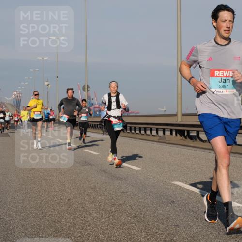 03.10.2025 - Köhlbrandbrückenlauf Fabian Wolf http://msf.ph/oto/9033795 03.10.2025 09:47:48 Position 3 2857 meine-sportfotos.de