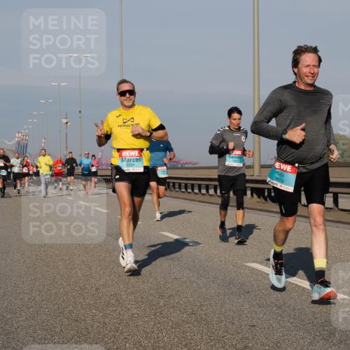 03.10.2025 - Köhlbrandbrückenlauf Fabian Wolf http://msf.ph/oto/9033850 03.10.2025 09:47:52 Position 3 3331, 2587, 3813 meine-sportfotos.de