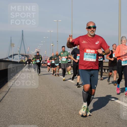 03.10.2025 - Köhlbrandbrückenlauf Fabian Wolf http://msf.ph/oto/9034093 03.10.2025 09:48:15 Position 3 2995, 1595 meine-sportfotos.de