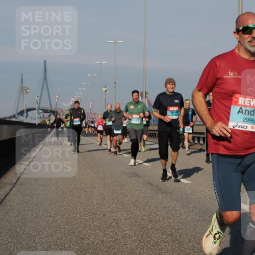 03.10.2025 - Köhlbrandbrückenlauf Fabian Wolf http://msf.ph/oto/9034103 03.10.2025 09:48:16 Position 3 3139, 2995 meine-sportfotos.de