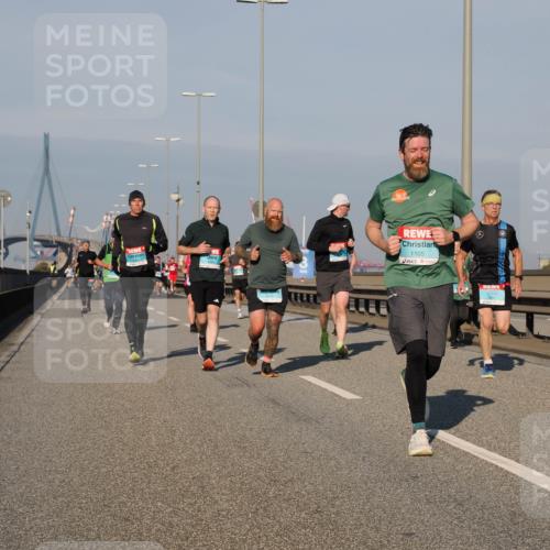 03.10.2025 - Köhlbrandbrückenlauf Fabian Wolf http://msf.ph/oto/9034146 03.10.2025 09:48:19 Position 3 1105 meine-sportfotos.de