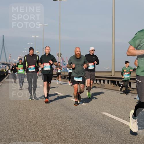 03.10.2025 - Köhlbrandbrückenlauf Fabian Wolf http://msf.ph/oto/9034160 03.10.2025 09:48:20 Position 3 1493, 1072, 1105 meine-sportfotos.de