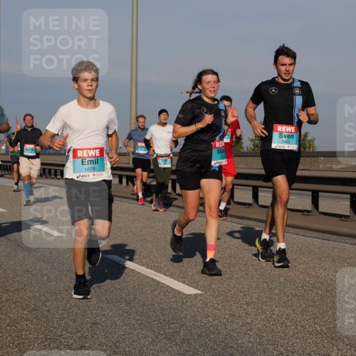 03.10.2025 - Köhlbrandbrückenlauf Fabian Wolf http://msf.ph/oto/9034435 03.10.2025 09:48:40 Position 3 1878, 3465, 3462 meine-sportfotos.de