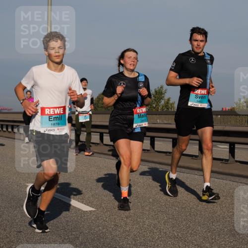 03.10.2025 - Köhlbrandbrückenlauf Fabian Wolf http://msf.ph/oto/9034441 03.10.2025 09:48:40 Position 3 1878, 3465, 3462 meine-sportfotos.de