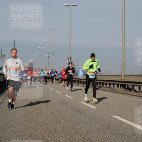 03.10.2025 - Köhlbrandbrückenlauf Fabian Wolf http://msf.ph/oto/9034624 03.10.2025 09:48:53 Position 3 3 meine-sportfotos.de