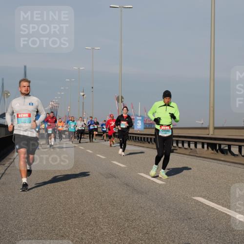 03.10.2025 - Köhlbrandbrückenlauf Fabian Wolf http://msf.ph/oto/9034627 03.10.2025 09:48:53 Position 3 3802, 3, 1091 meine-sportfotos.de