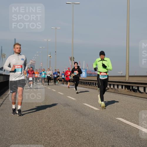 03.10.2025 - Köhlbrandbrückenlauf Fabian Wolf http://msf.ph/oto/9034631 03.10.2025 09:48:54 Position 3 3802, 1091 meine-sportfotos.de