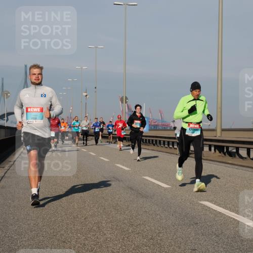 03.10.2025 - Köhlbrandbrückenlauf Fabian Wolf http://msf.ph/oto/9034636 03.10.2025 09:48:54 Position 3 3802, 1091 meine-sportfotos.de