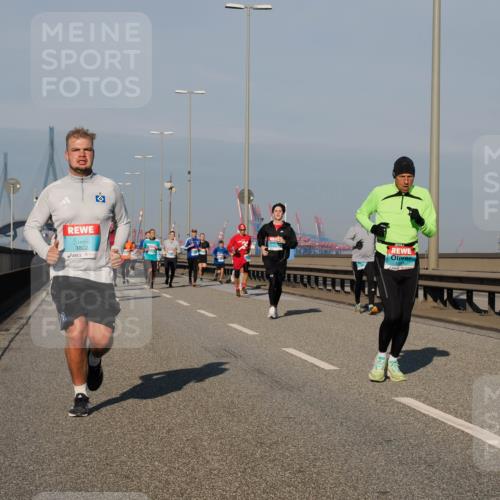 03.10.2025 - Köhlbrandbrückenlauf Fabian Wolf http://msf.ph/oto/9034639 03.10.2025 09:48:54 Position 3 3802 meine-sportfotos.de