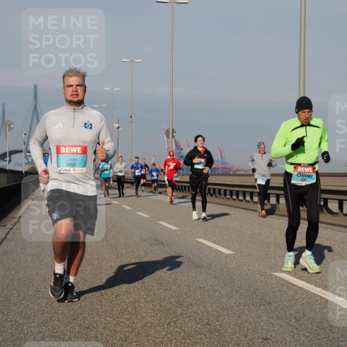 03.10.2025 - Köhlbrandbrückenlauf Fabian Wolf http://msf.ph/oto/9034647 03.10.2025 09:48:55 Position 3 3802, 1091 meine-sportfotos.de