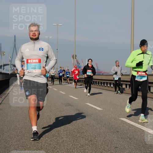 03.10.2025 - Köhlbrandbrückenlauf Fabian Wolf http://msf.ph/oto/9034651 03.10.2025 09:48:55 Position 3 3802, 1091 meine-sportfotos.de