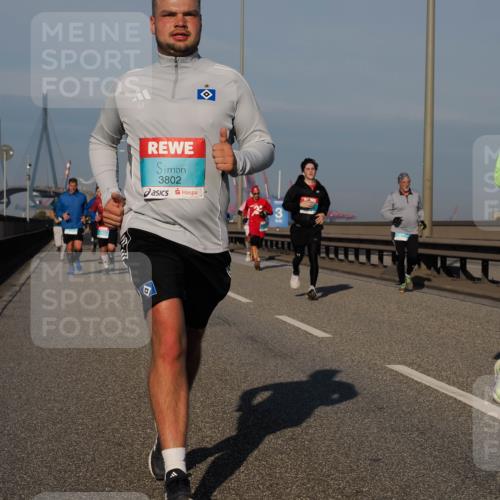 03.10.2025 - Köhlbrandbrückenlauf Fabian Wolf http://msf.ph/oto/9034660 03.10.2025 09:48:55 Position 3 3802, 1091 meine-sportfotos.de
