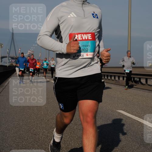 03.10.2025 - Köhlbrandbrückenlauf Fabian Wolf http://msf.ph/oto/9034666 03.10.2025 09:48:56 Position 3 3802 meine-sportfotos.de