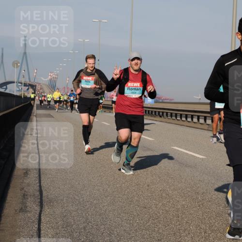 03.10.2025 - Köhlbrandbrückenlauf Fabian Wolf http://msf.ph/oto/9034919 03.10.2025 09:49:17 Position 3 1623, 1808, 1931 meine-sportfotos.de