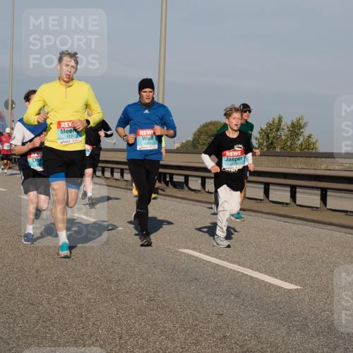 03.10.2025 - Köhlbrandbrückenlauf Fabian Wolf http://msf.ph/oto/9035091 03.10.2025 09:49:31 Position 3 1111, 1370, 1173 meine-sportfotos.de